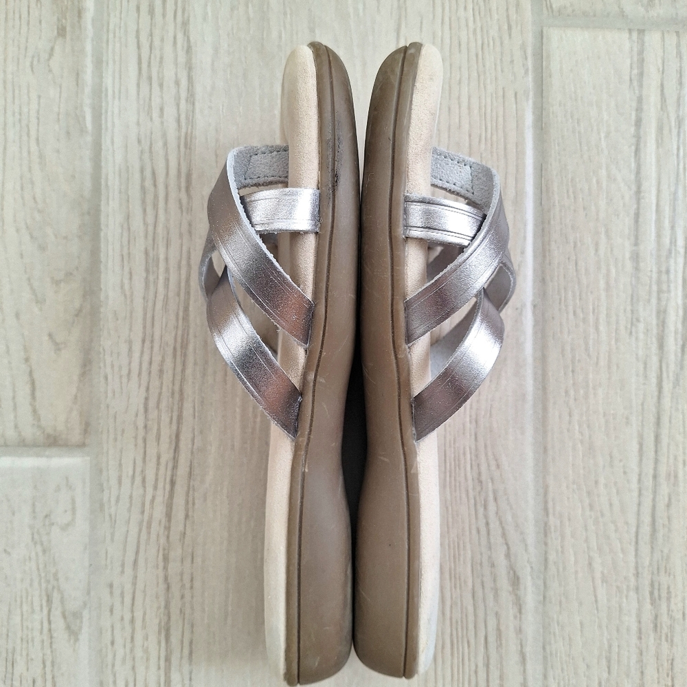 GH Bass Co Sunjuns Sharon Silver Leather Strappy Flat Sandals Thong Size 6.5 - Picture 5 of 8